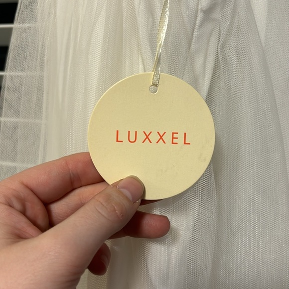 Beautiful Tulle long White Dress - Picture 4 of 4